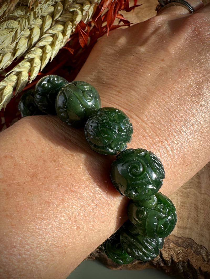 Nephrite Jade Bead Bracelet, 15.5mm carved beads*