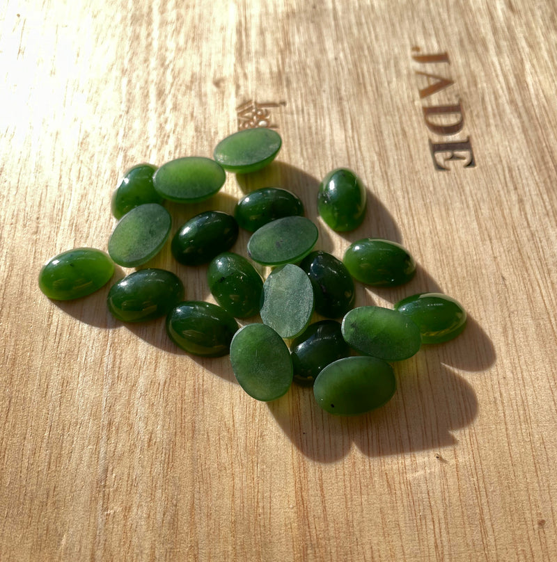 Rich Green Siberian Jade Oval Cab, 14x10mm (sold individually)