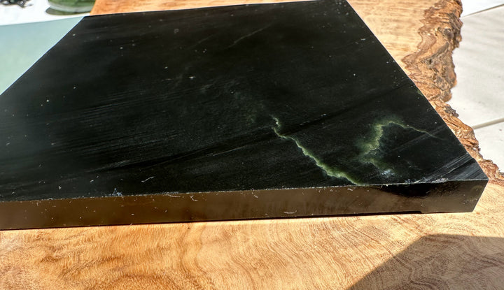 Wyoming Jade Slab 425 g glossy black surface with diagonal grain and a small corner label