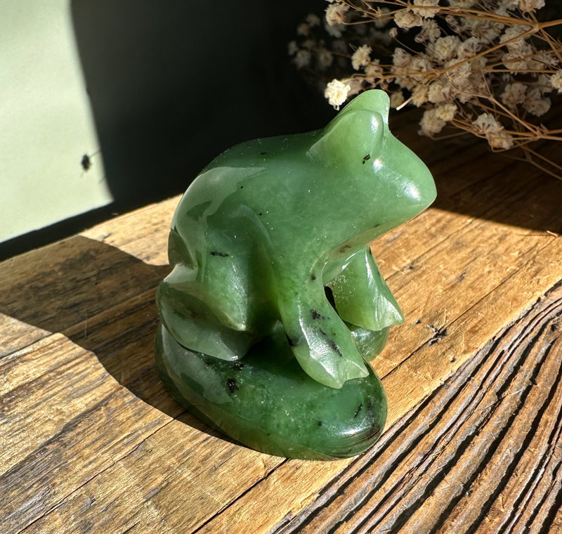 Siberian Jade Frog on jade base - 1.5"*