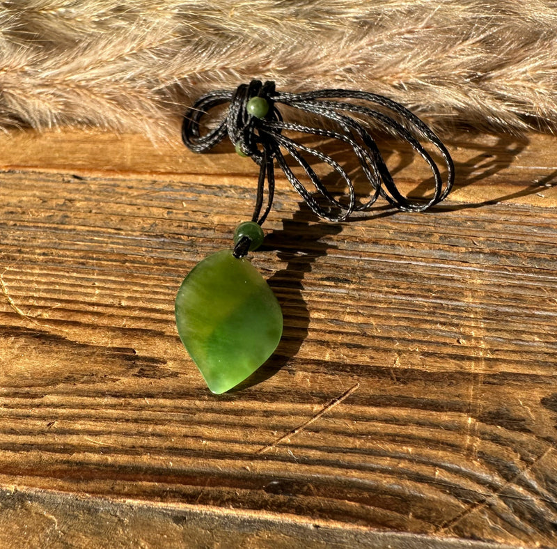 AA Siberian Leaf Pendant, 27mm*