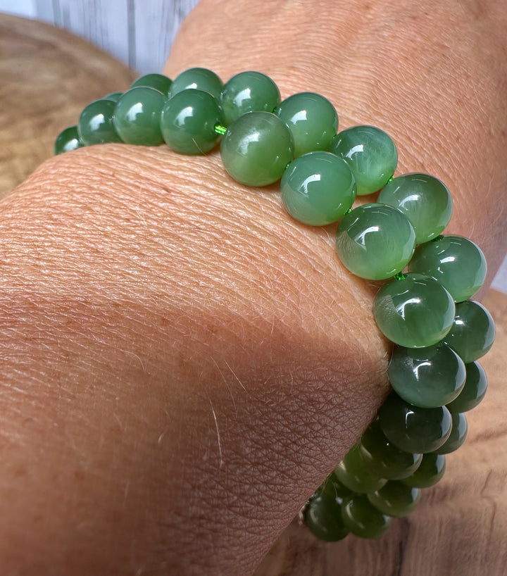 8mm chatoyant Siberian beads bracelet resting on the wrist