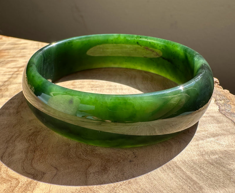 Canadian Nephrite Jade Bangle - 54 x 16.5mm with a unique Chatoyant Band