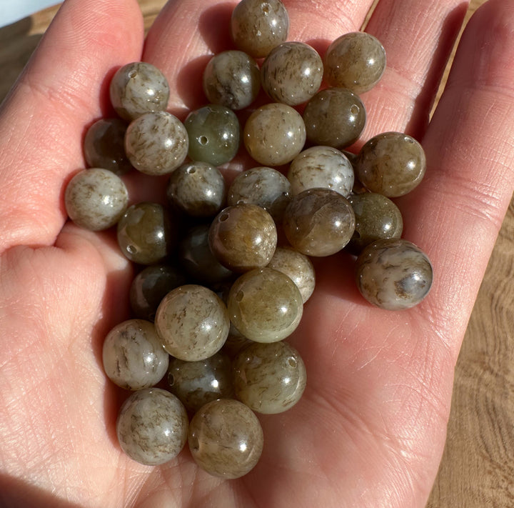 Handful of round 10mm Siberian nephrite jade beads in brown green tones