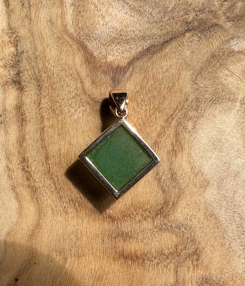 18k AA Jade Square Pendant 9mm*