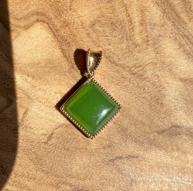 18k AA Jade Square Pendant 9mm*