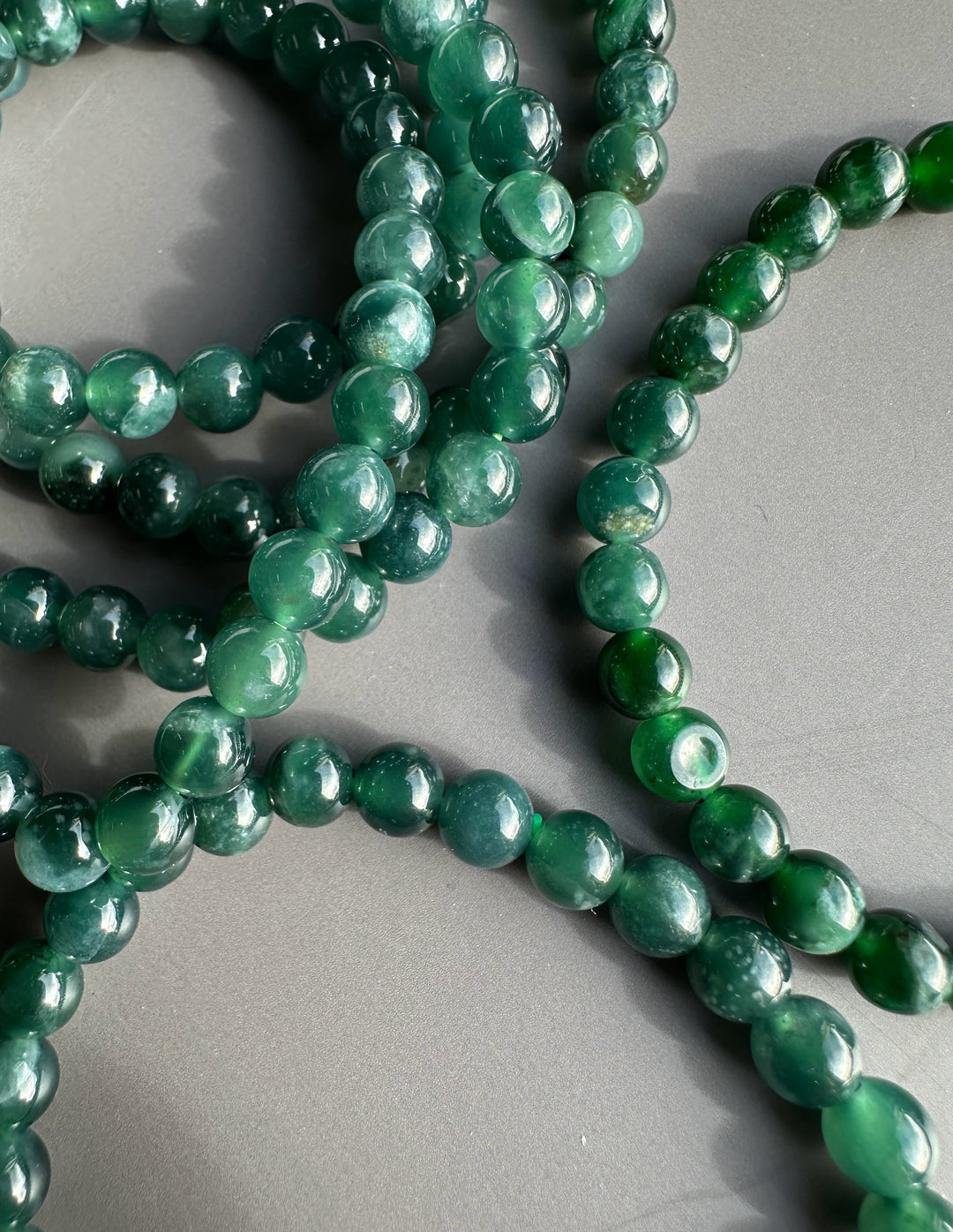 Guatemalan jadeite bead bracelet with glossy 6mm round beads