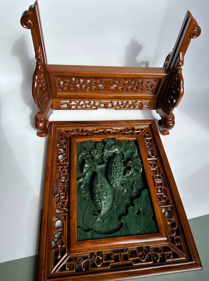 Full Jade Chinese Cabbage Screen featuring two gourds among leaves, set in an ornate carved wooden display frame.
