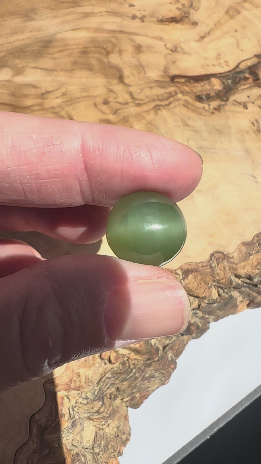 movement of jade cats eye cabochon