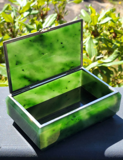 Siberian jade box open to reveal a vivid green interior with marbled exterior